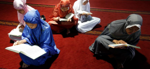 Hukum Memegang Mushaf Al-Qur’an oleh Anak-anak