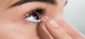 Hukum Memakai Softlens saat Wudhu