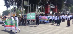 Suka Cita Ribuan Santri Ikuti Kirab HSN 2019 di Kota Blitar