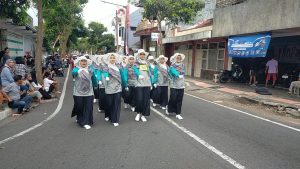 Lomba Gerak Jalan Fatayat NU Meriahkan Jelang HUT RI ke-78 di Kota Blitar