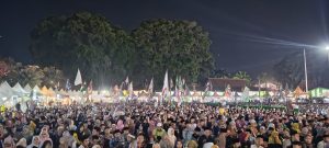 Hadirkan Gus Iqdam pada Kegiatan Fesantren2023, Lautan Masyarakat penuhi Alon-alon Kota Blitar