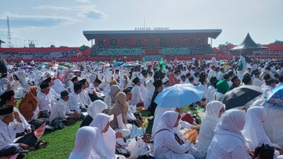 Video Puluhan Ribu Nahdliyin Padati Stadion Gelora Supriadi, Istighotsah Kubro Jadi Ikhtiar Spiritual untuk Keselamatan Bangsa