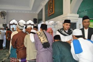 Bersalaman Setelah Shalat dalam Pandangan Nahdlatul Ulama