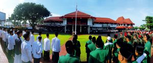 Ribuan Santri Mengikuti Upacara Hari Santri Nasional 2022 di Kantor Walikota Blitar