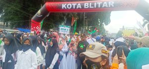 Lautan Manusia Penuhi Kirab Santri Kota Blitar